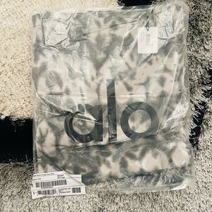 ALO Yoga Gray and White Tote Bag